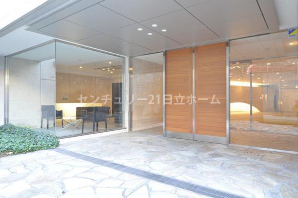Entrance. Common areas