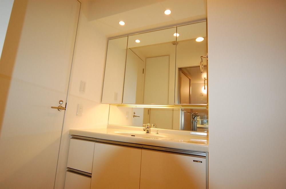 Wash basin, toilet