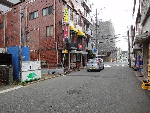 Local photos, including front road. Local (10 May 2013) Shooting