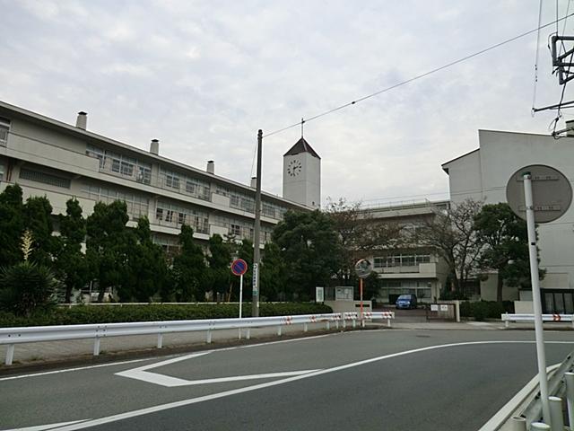 Junior high school. Yokohamashiritsudai bird until junior high school 515m