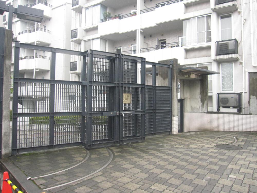Local appearance photo. Site entrance of the calm atmosphere