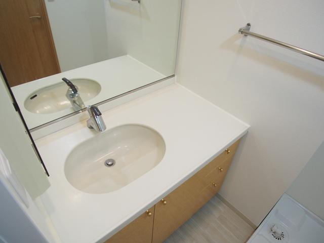 Wash basin, toilet