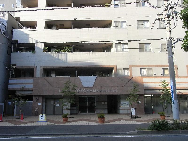 Entrance. Common areas