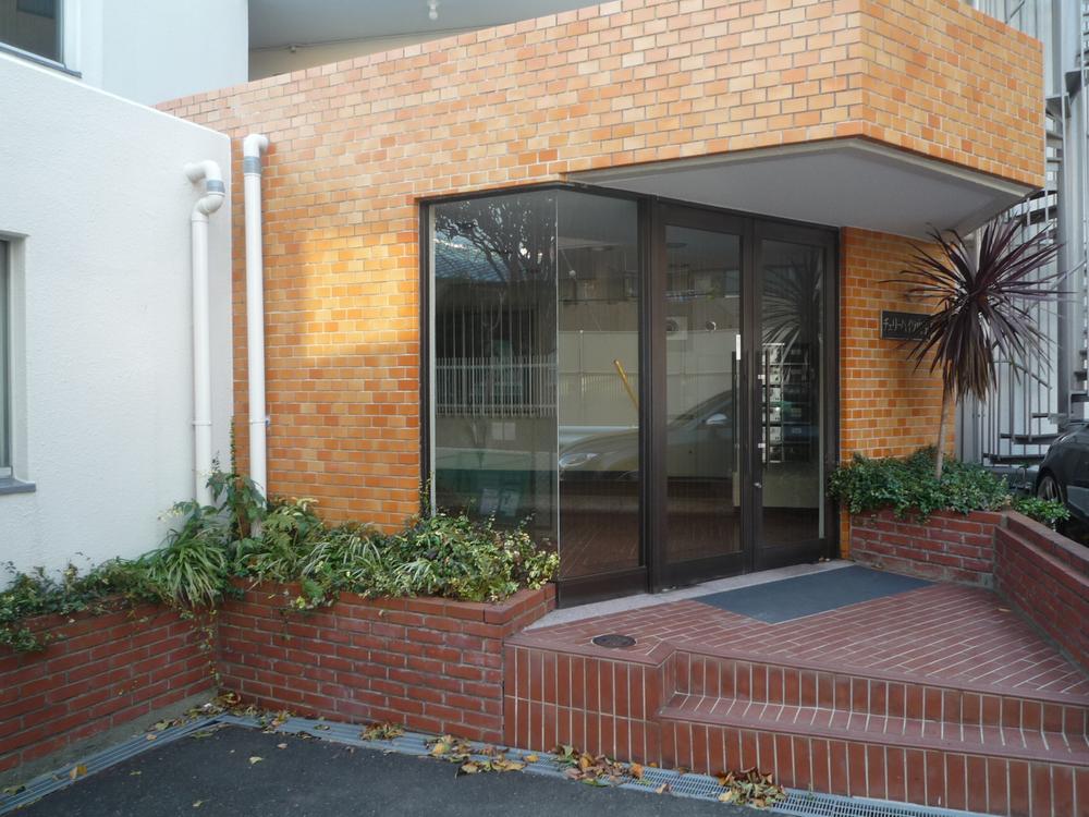 Entrance. Common areas