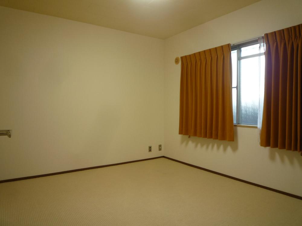 Non-living room. A bright room
