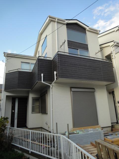 Local appearance photo. Local (11 May 2013) Shooting