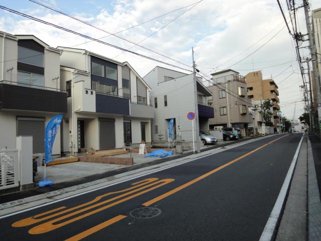 Local photos, including front road. Local (11 May 2013) Shooting