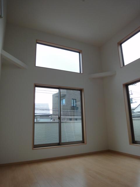 Living. Local (11 May 2013) Shooting