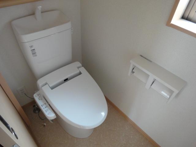 Toilet. Local (11 May 2013) Shooting