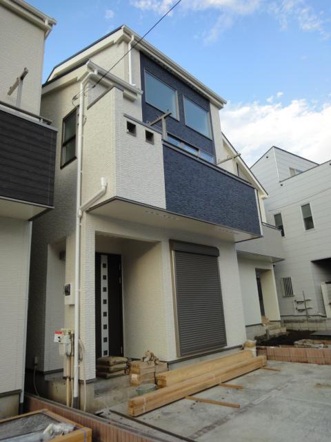 Local appearance photo. Local (11 May 2013) Shooting