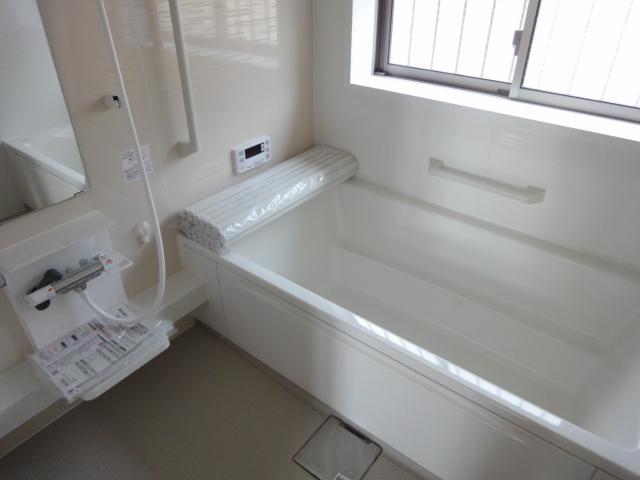 Bathroom. Local (11 May 2013) Shooting