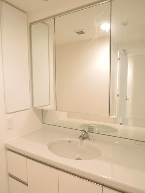 Wash basin, toilet