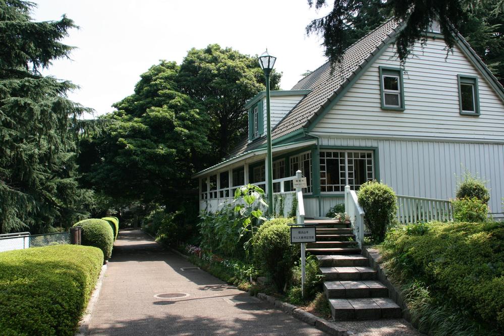 park. 2700m to tennis birthplace Yamate Park