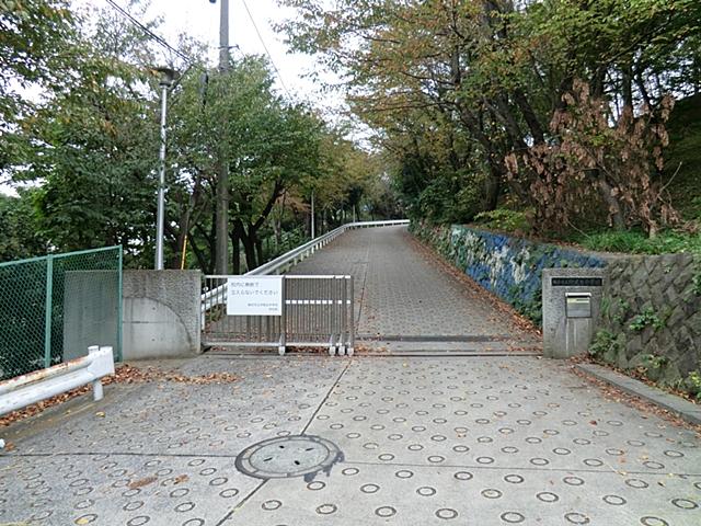 Junior high school. 900m to Yokohama Municipal Nakaodai junior high school