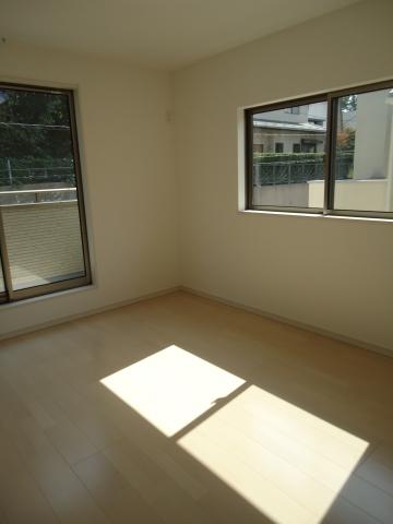 Non-living room. 6.0 Pledge of Western-style