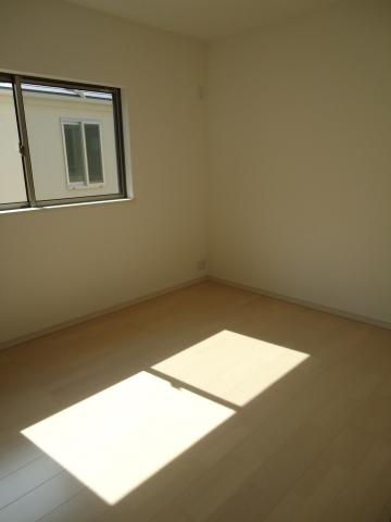 Non-living room. 5.25 Pledge of Western-style