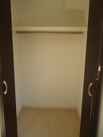 Receipt. Closet (5.25 Pledge of Western-style)