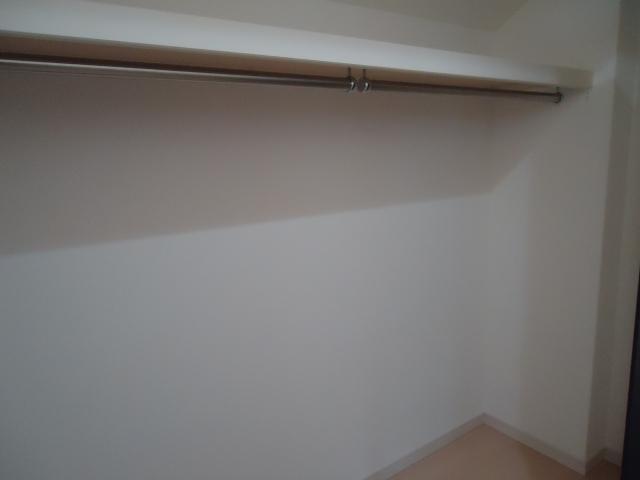 Receipt. Closet (7.5 Pledge of Western-style)