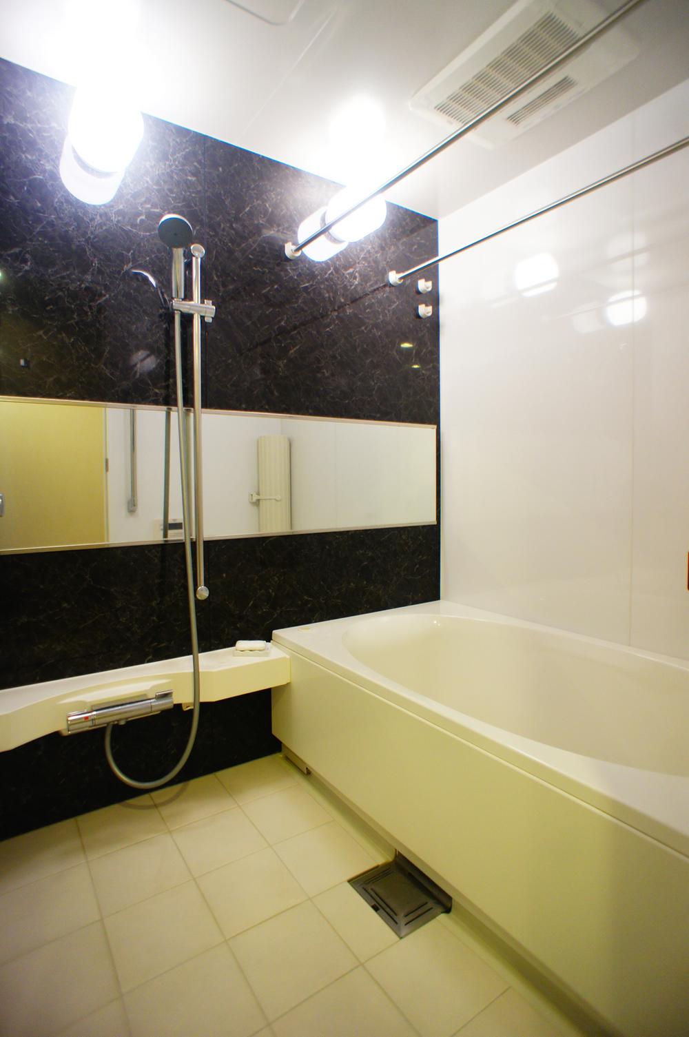 Bathroom. Loose with ventilation drying heater in 1418 the size of the bathroom. (January 2013) Shooting