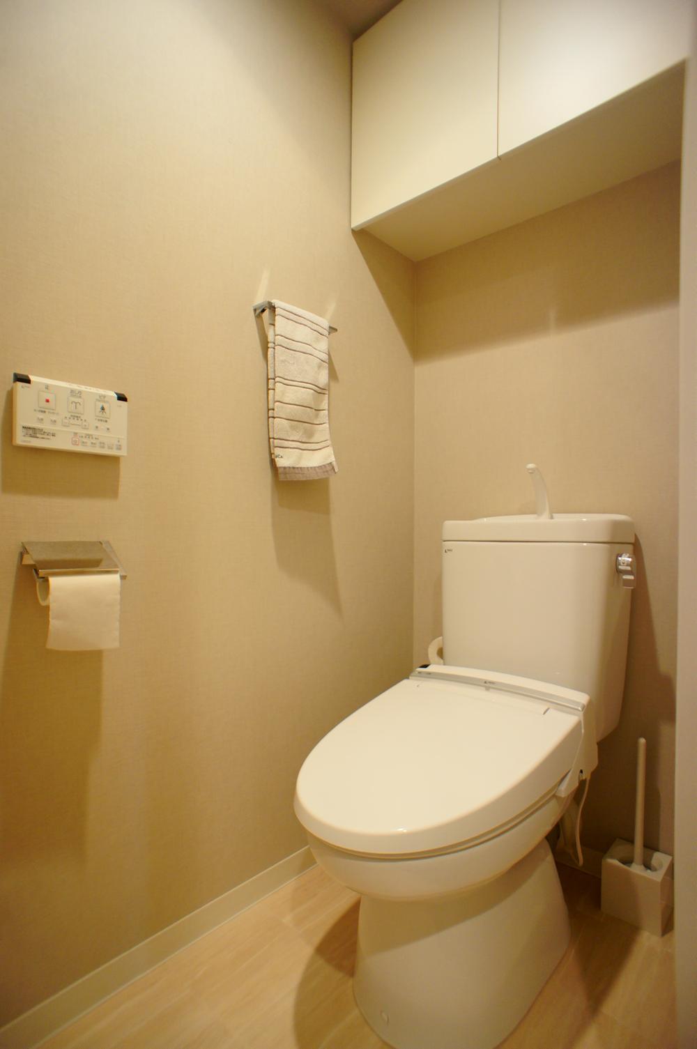 Toilet. Warm water washing toilet seat and hanging armoire is in the toilet (January 2013) Shooting