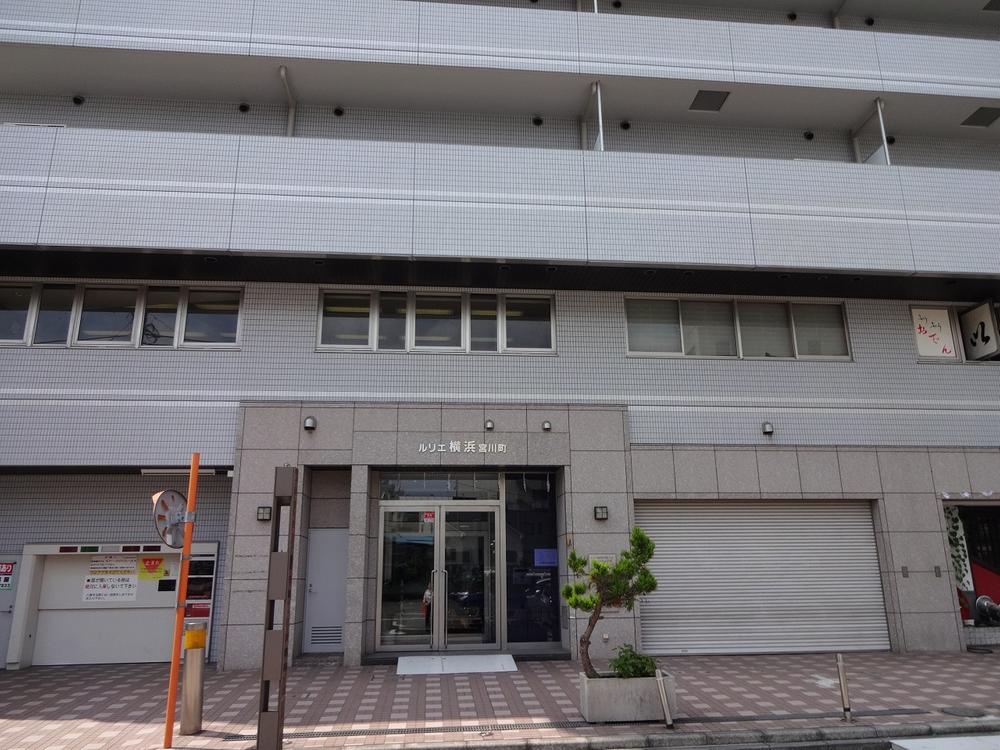 Entrance. Local (August 2013) Shooting