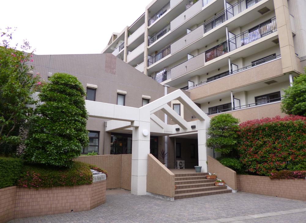 Entrance. Common areas