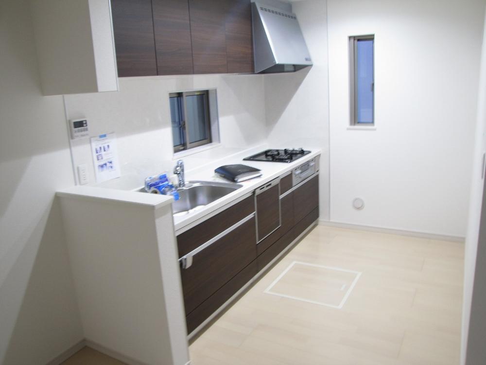 Kitchen. Local (August 2013) Shooting