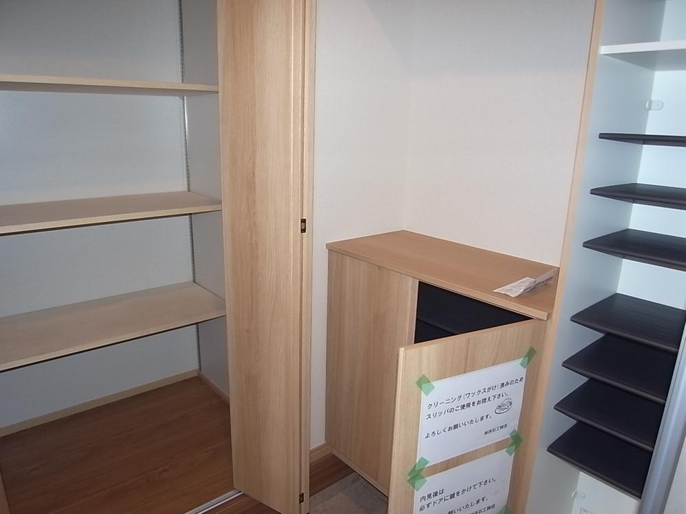 Entrance. Also neat clutter tend entrance! Plenty entrance with storage.