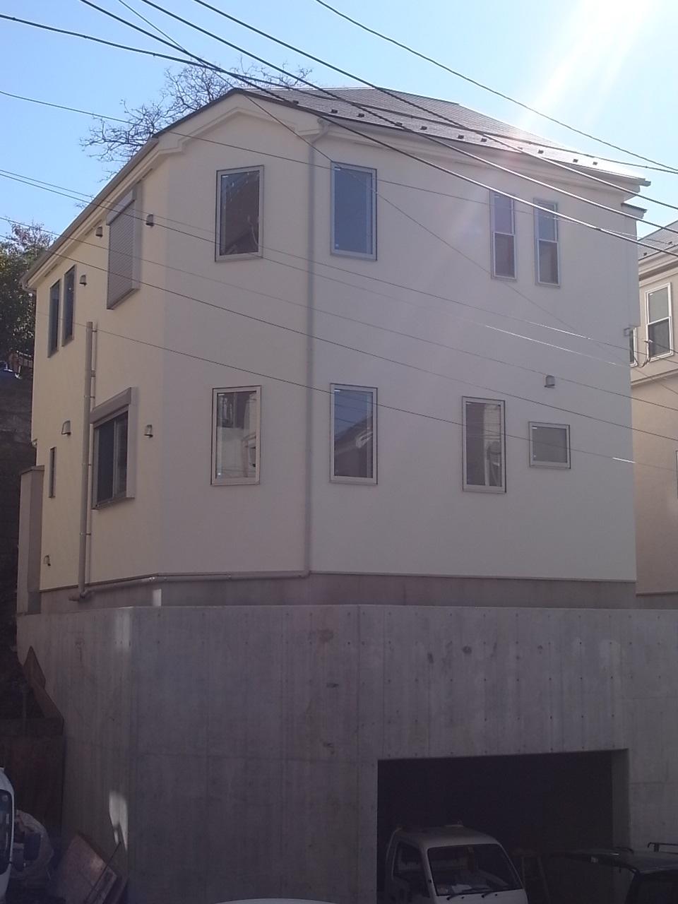 Local photos, including front road. It is with the underground garage to protect the precious car from wind and rain!