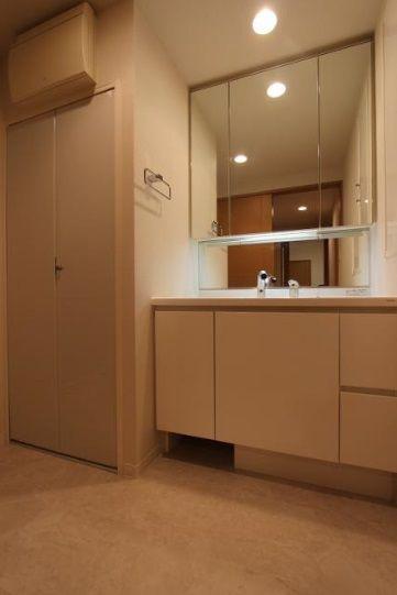 Wash basin, toilet