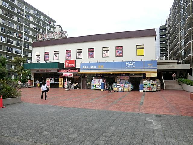 Supermarket. To Tokyu Store Chain Negishi store is super in the 600m Negishi Station. There is also a drugstore "HAC drag" is next door.