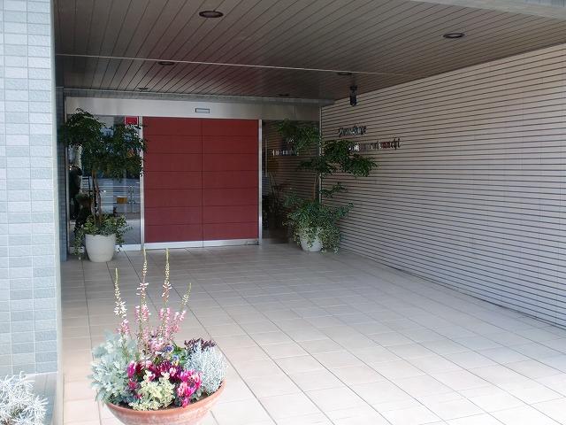 Entrance. Common areas