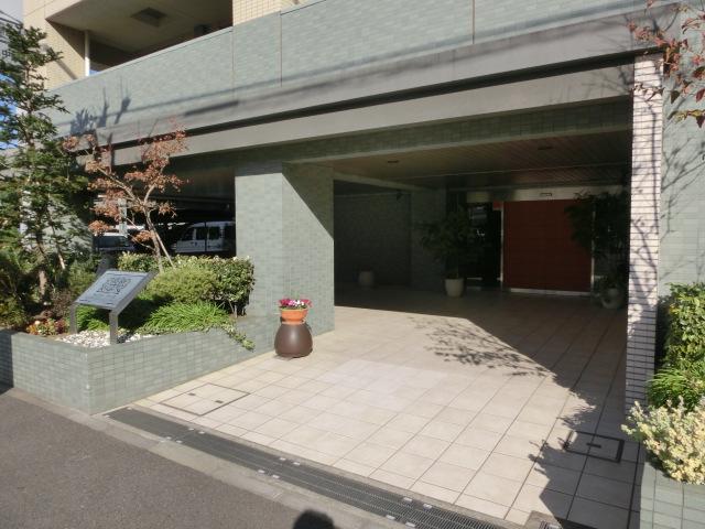 Entrance. Common areas