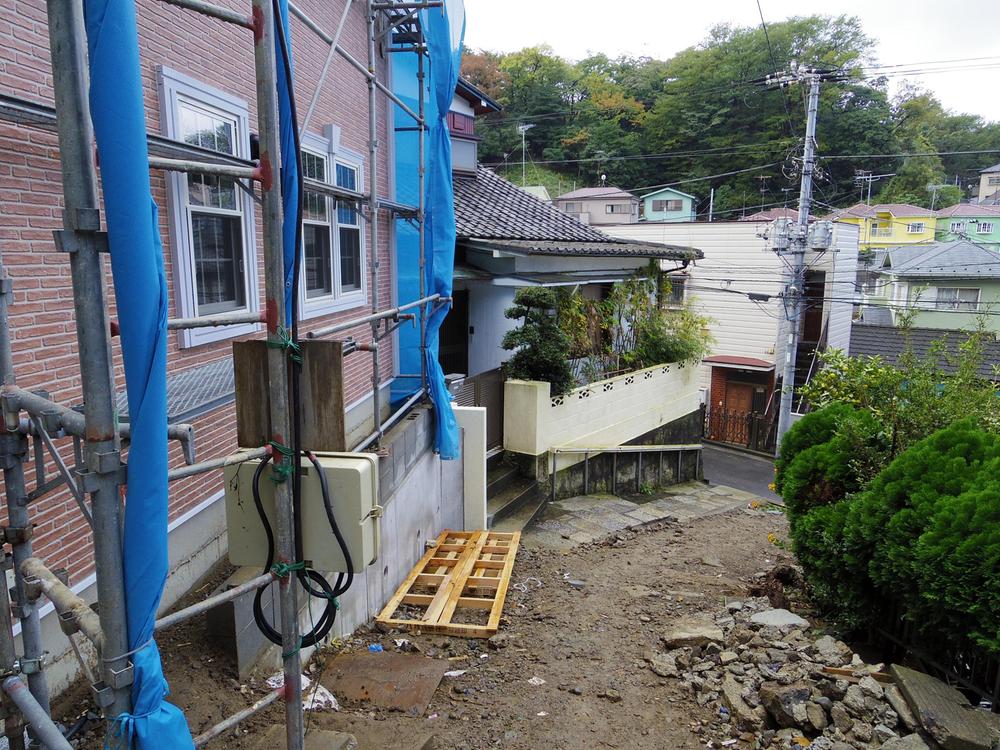 Local photos, including front road. Local (11 May 2013) Shooting