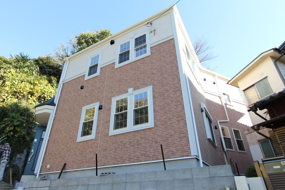 Local appearance photo. Local (11 May 2013) Shooting