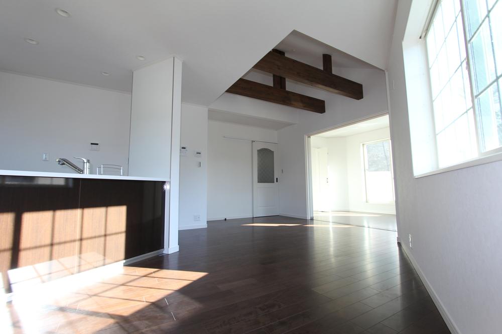 Living. Local (11 May 2013) Shooting