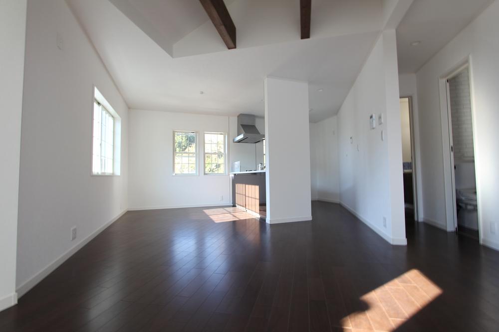 Living. Local (11 May 2013) Shooting