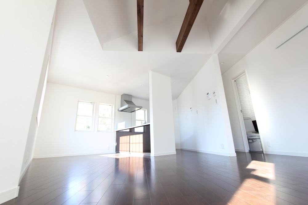 Living. Local (11 May 2013) Shooting