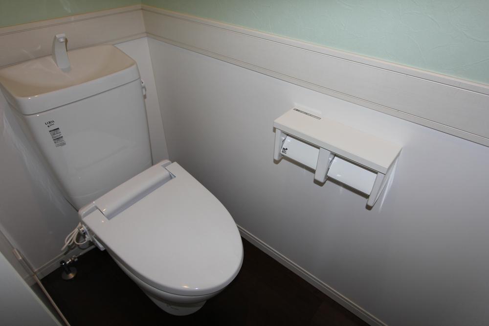 Toilet. Local (11 May 2013) Shooting