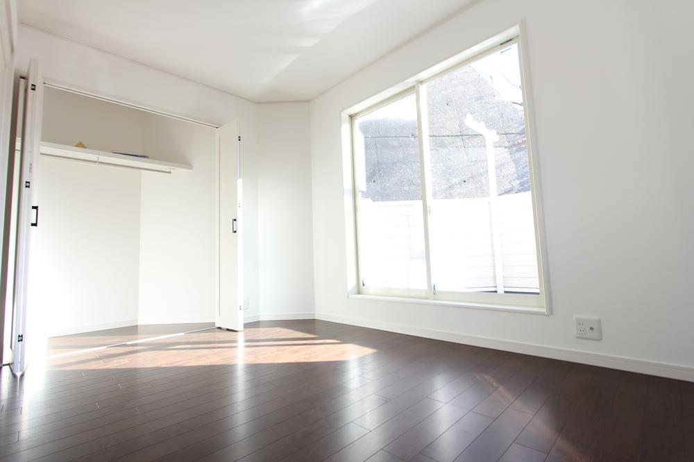 Non-living room. Local (11 May 2013) Shooting