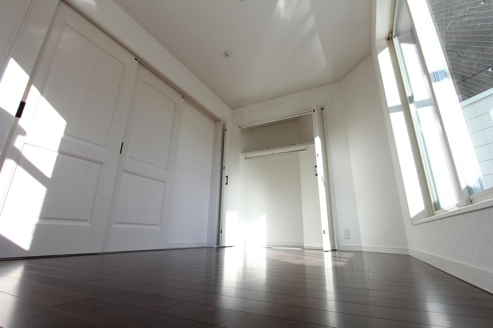 Non-living room. Local (11 May 2013) Shooting