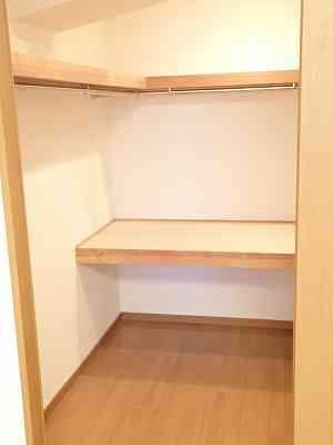 Receipt. Walk-in closet