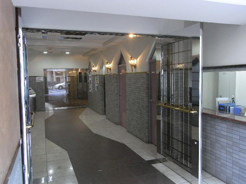 Entrance. Common areas