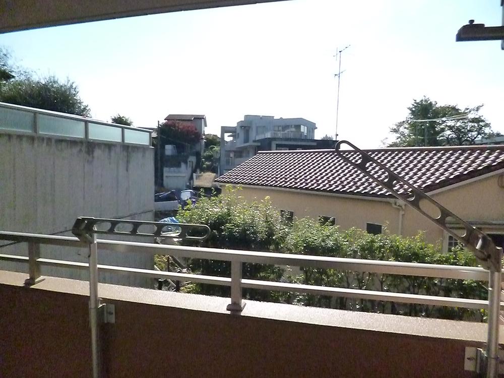 View photos from the dwelling unit. View from the site (November 2013) Shooting