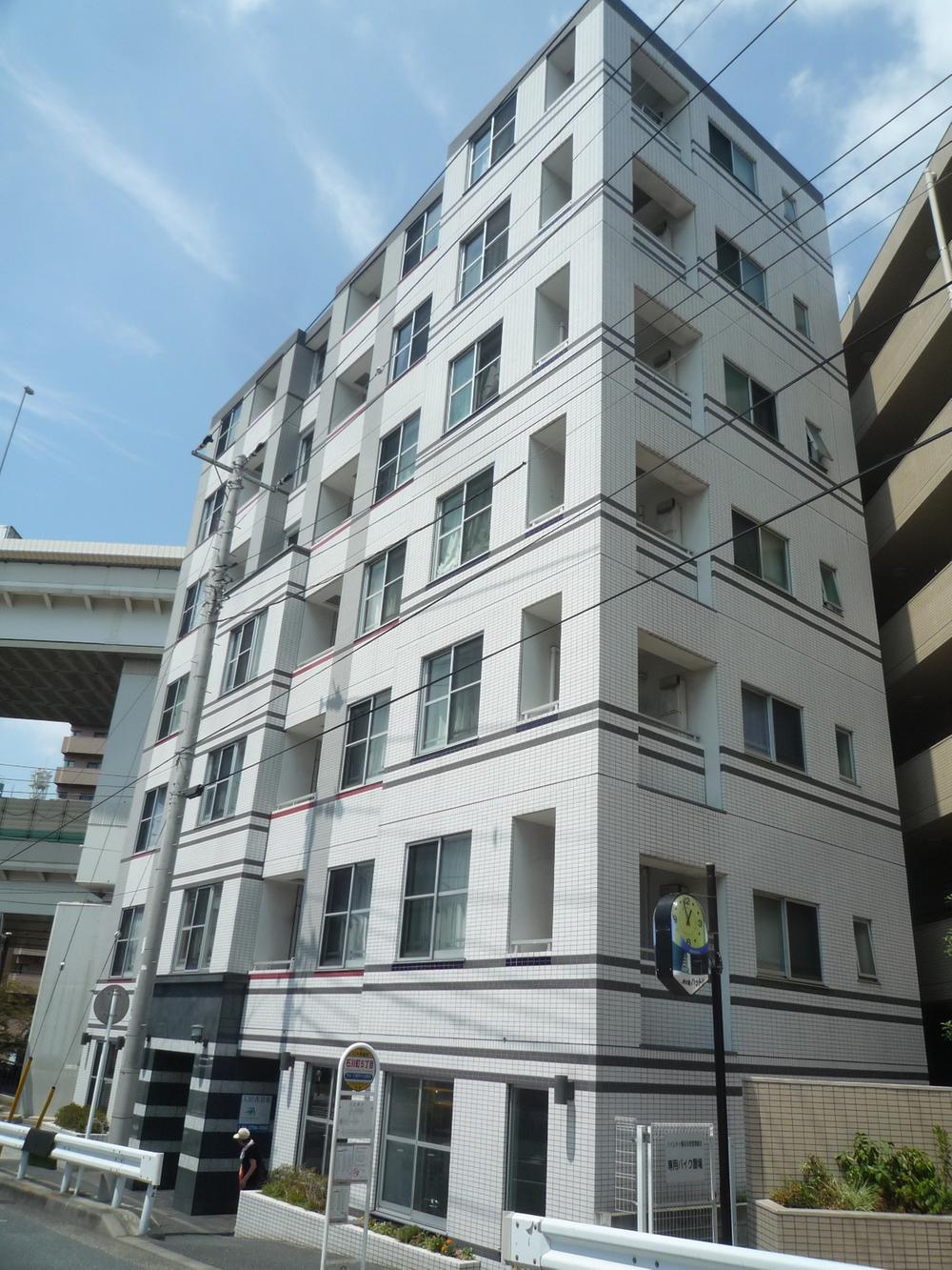Local appearance photo. Paste White × Red × gray tile
