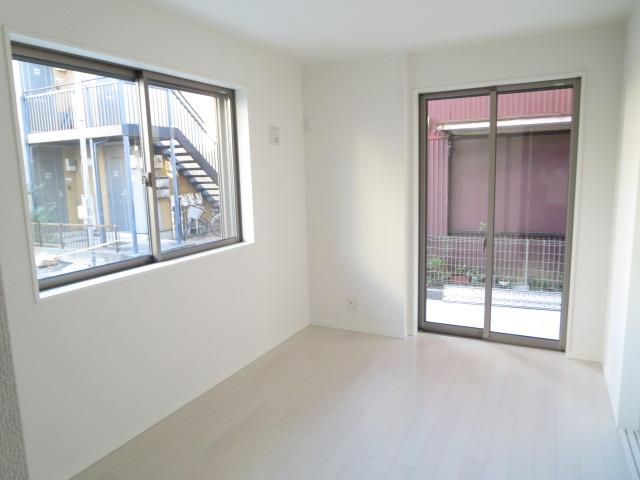 Non-living room. Indoor (11 May 2013) Shooting