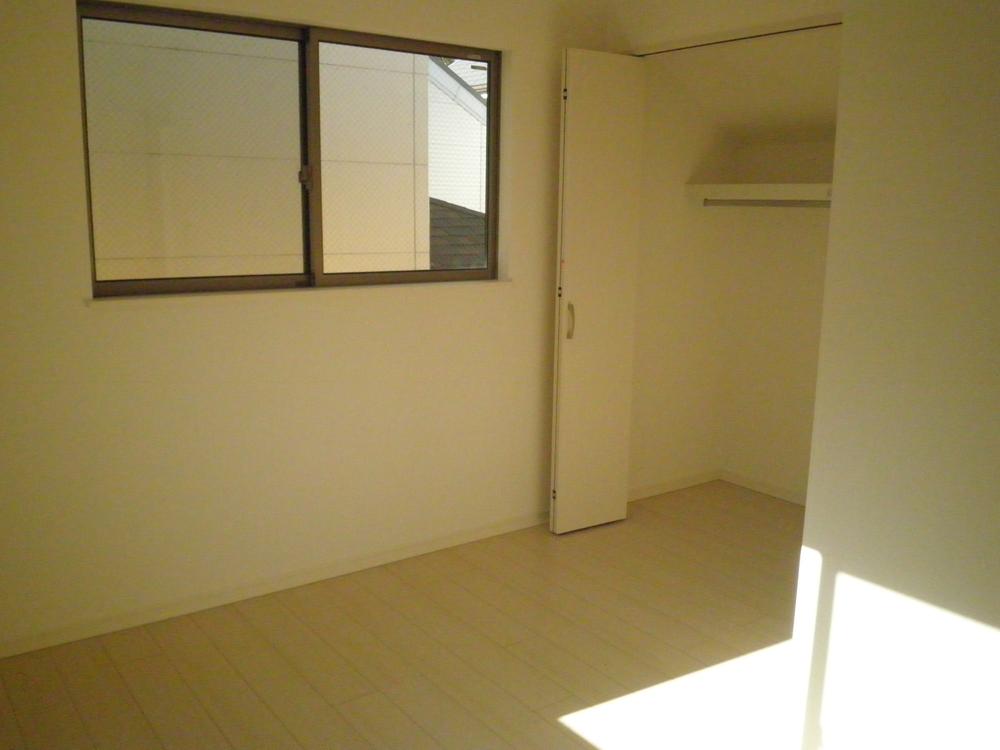 Non-living room. Indoor (20 years) Shooting