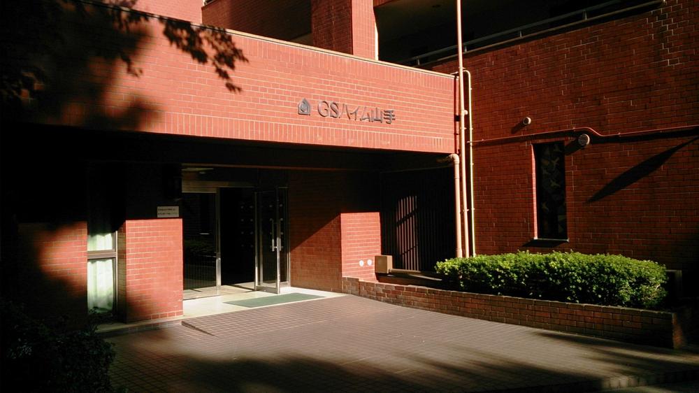 Entrance. Entrance (2013 October shooting)