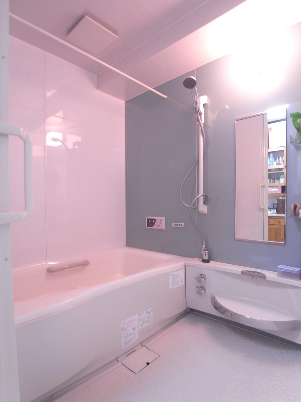 Bathroom. unit bus (October 2013 shooting)
