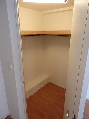 Receipt. Walk-in closet